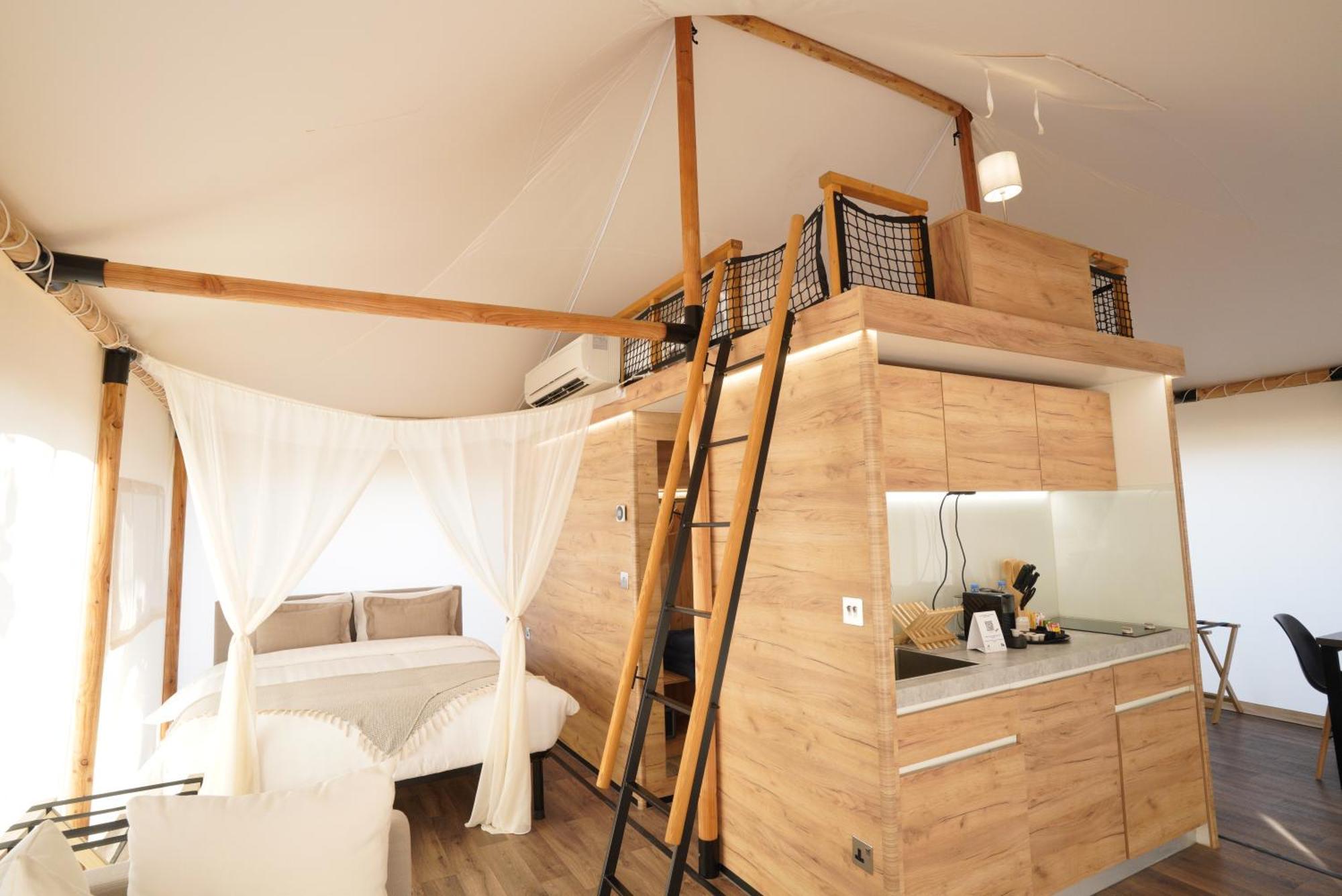 Bab Al Nojoum Hudayriyat Villas Abu Dhabi Room photo