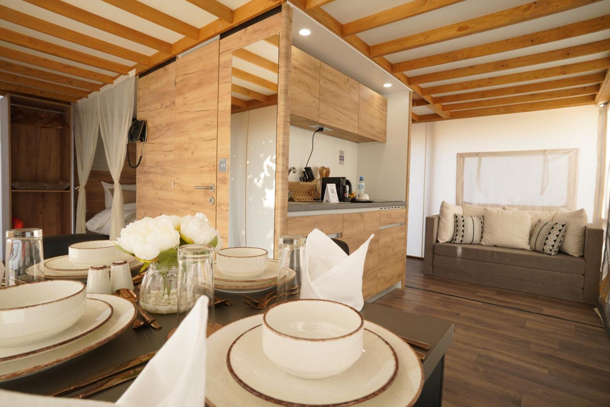 Bab Al Nojoum Hudayriyat Villas Abu Dhabi Room photo